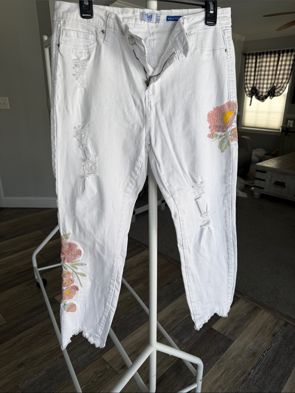 White Embroidered Floral Ankle Jeans by YM Studio